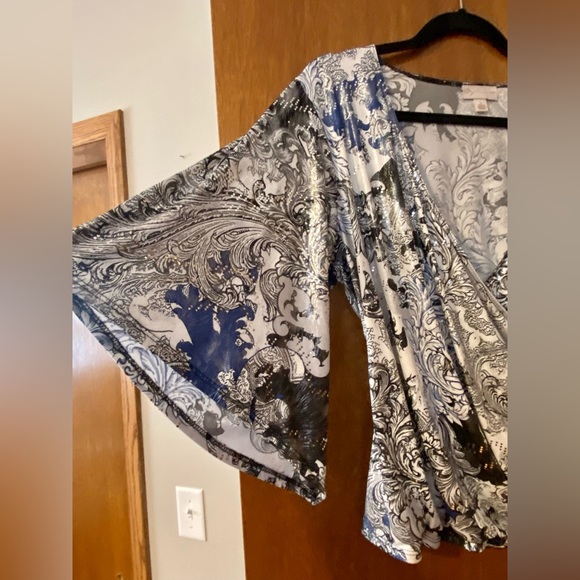 Women’s Dressy Shirt Size L - Picture 3 of 6